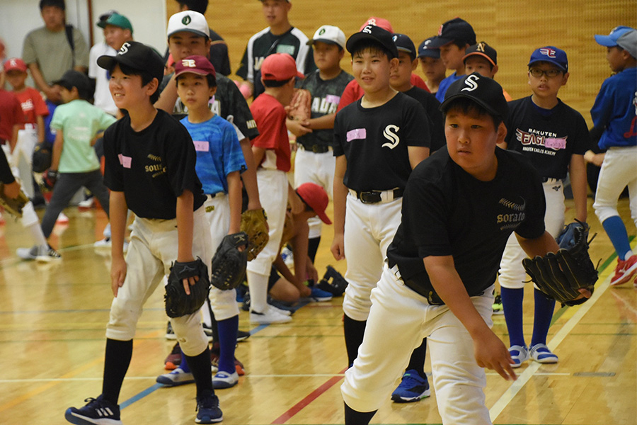 「SWBC JAPAN東北」主催の野球教室の様子【写真：川浪康太郎】