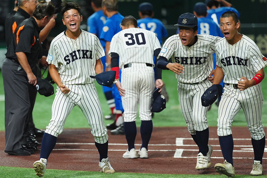 ジャイアンツカップの決勝戦に臨む橿原磯城シニア【写真：小林靖】