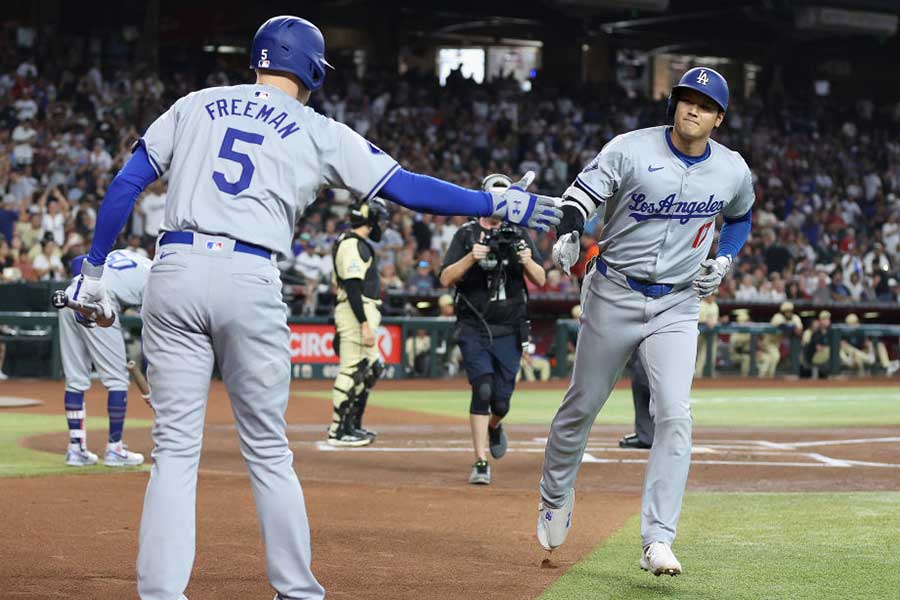 44号を放ったドジャース・大谷翔平（右）【写真：Getty Images】