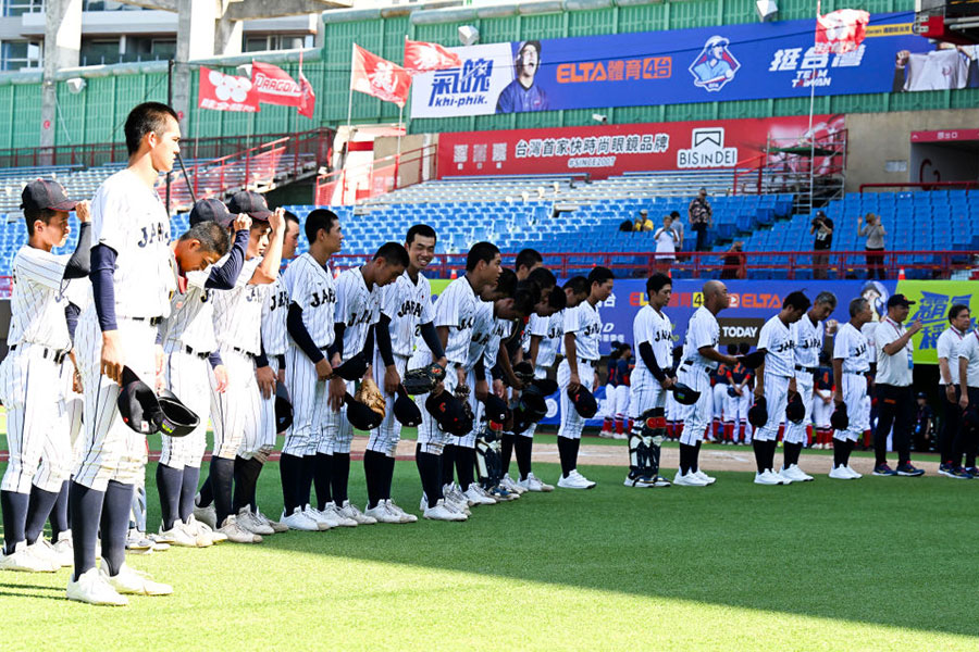 香港代表戦後のU-18日本代表ナイン【写真：Getty Images】