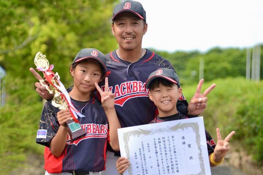 西岡弘毅さん、望乃さん、一興くん親子【写真：西岡氏提供】