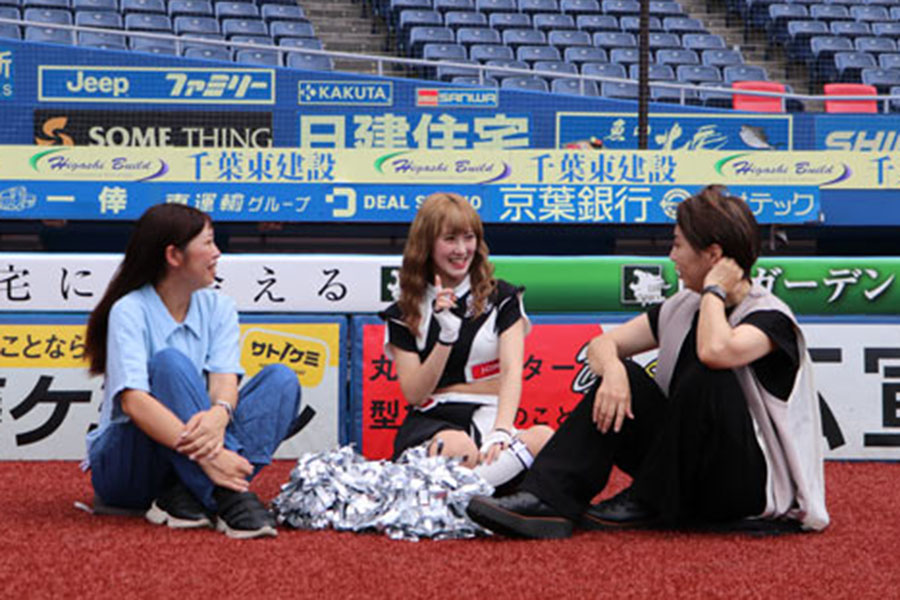 M☆Splash!!元メンバーのYOSHIKOさん、リーダーのYUKAさん、ヘッドコーチの長峰美紀さん（左から）【写真：球団提供】