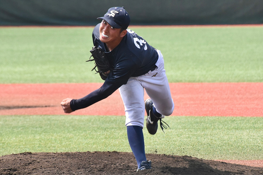 150キロ超を投じる仙台大・渡邉一生【写真：川浪康太郎】