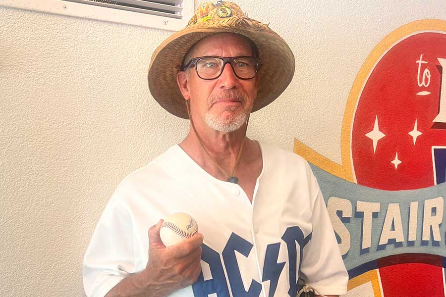 大谷の自己最多46号は看板直撃→地元の男性キャッチ 興奮止まらず