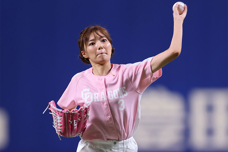 スピードガンコンテストで優勝したNHK名古屋の加藤里奈キャスター【写真：産経新聞社】