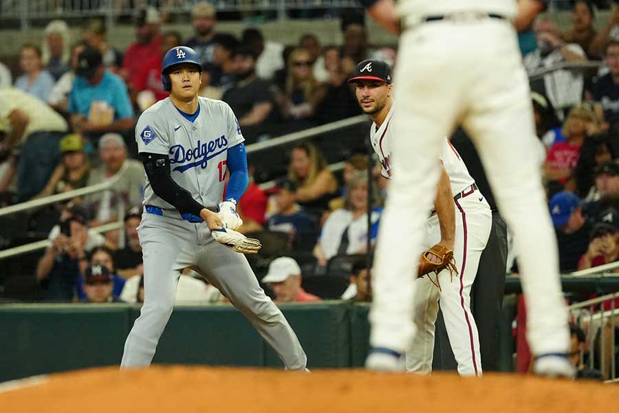 出塁したドジャース・大谷翔平【写真：荒川祐史】