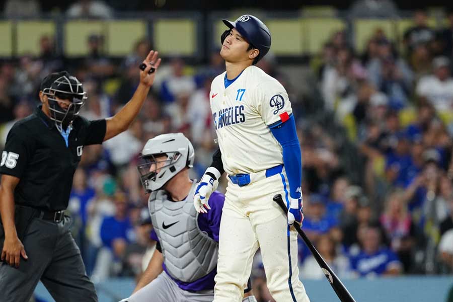 第4打席で死球を受けたドジャース・大谷翔平【写真：荒川祐史】