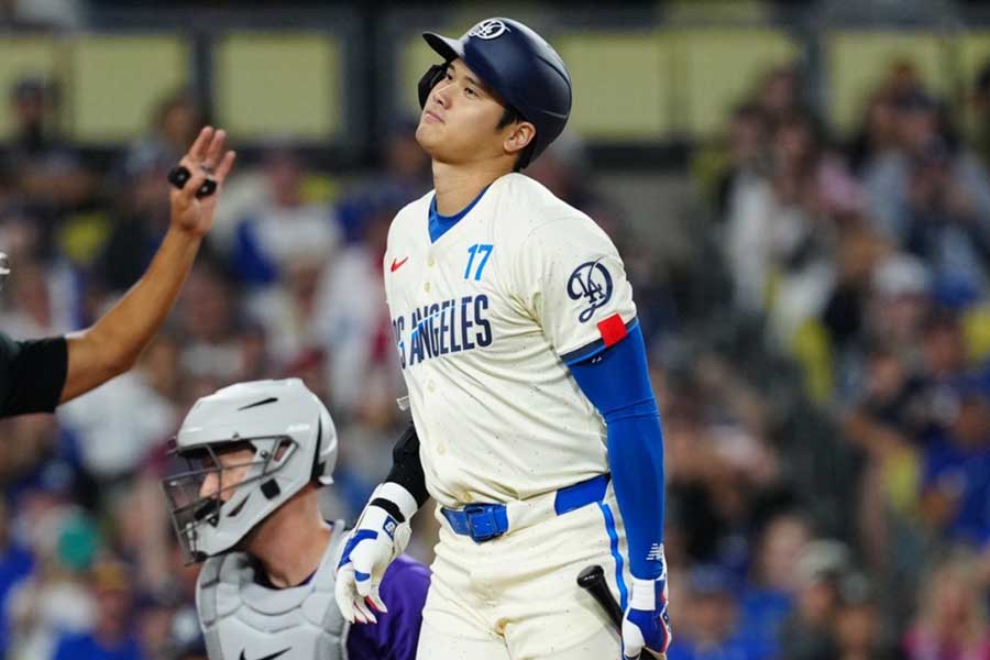 第4打席で死球を受けたドジャース・大谷翔平【写真：荒川祐史】