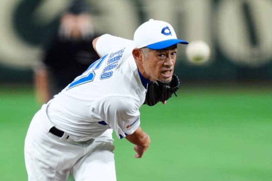 高校野球女子選抜を相手に登板したイチロー氏【写真：矢口亨】