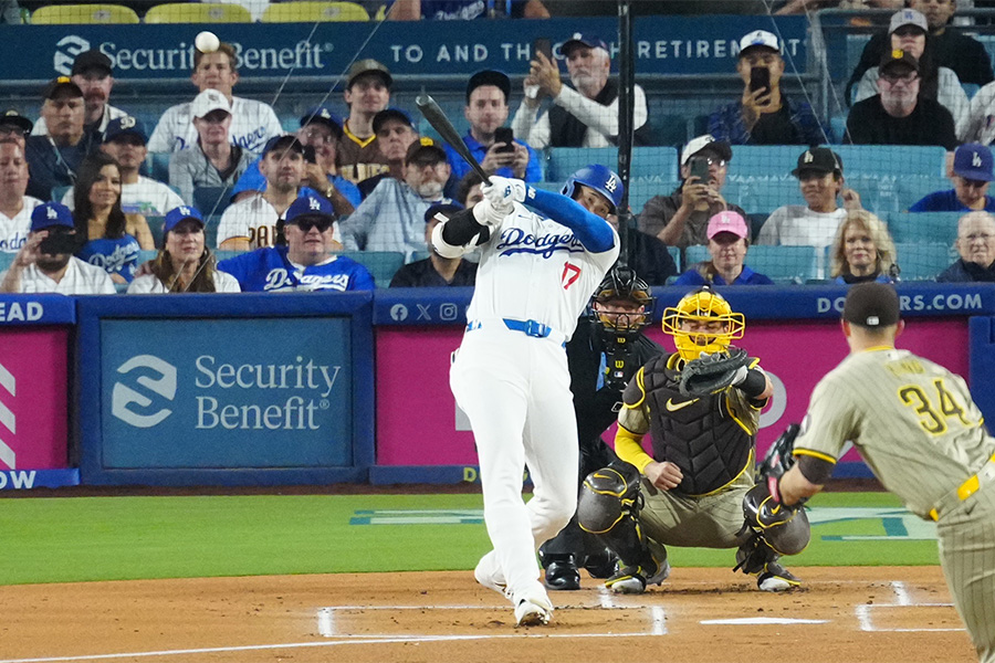 右翼線へのエンタイトル二塁打を放ったドジャース・大谷翔平【写真：荒川祐史】