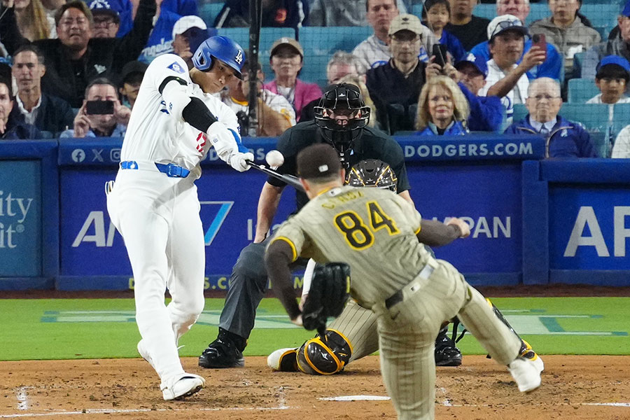 適時二塁打を放ったドジャース・大谷翔平【写真：荒川祐史】