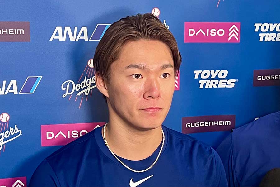 試合後に取材に応じたドジャース・山本由伸【写真：小谷真弥】