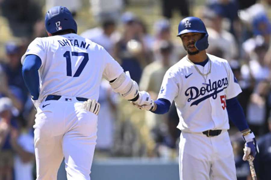 ドジャース・大谷翔平（左）とムーキー・ベッツ【写真：Getty Images】