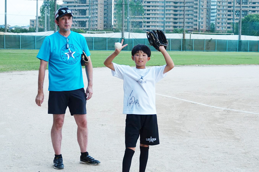 “日本一楽しい平日練習”をコンセプトに子どもたちを指導【写真：橋本健吾】