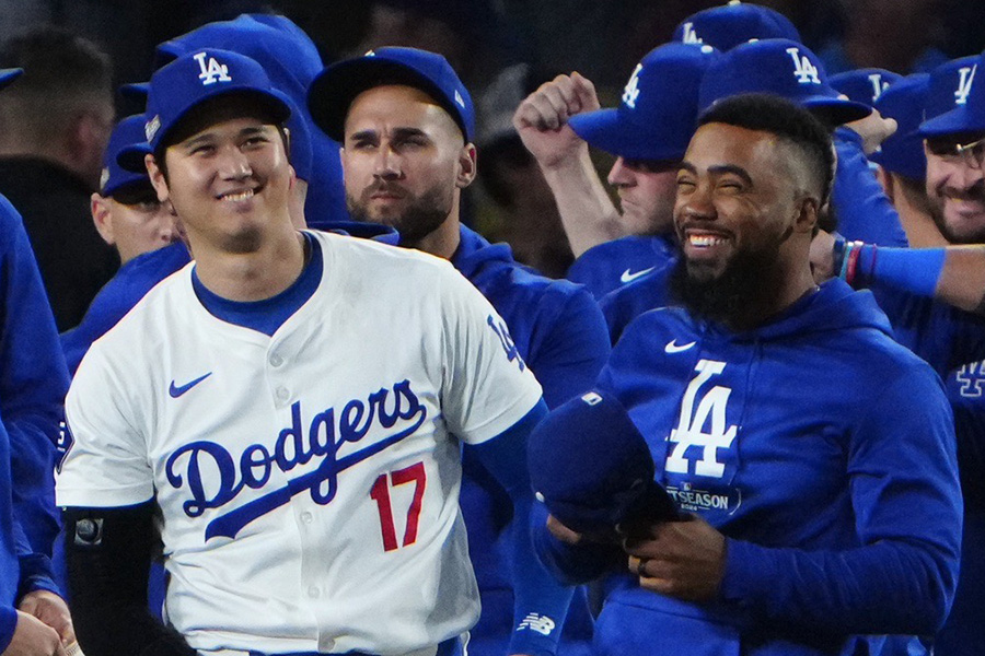 ドジャース・大谷翔平（左）とテオスカー・ヘルナンデス【写真：荒川祐史】