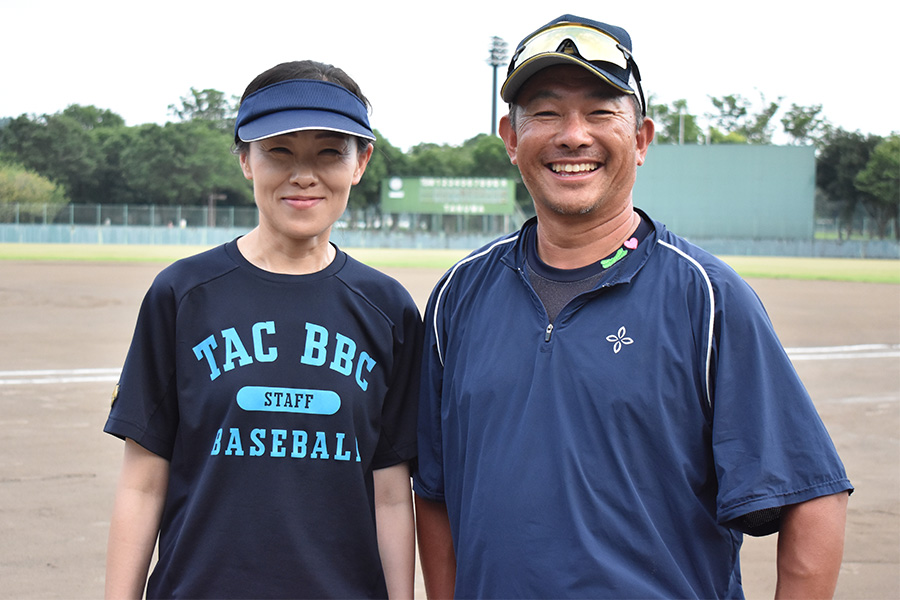 チーム代表を務める金井田貴さん（右）、厚子さん夫妻【写真：高橋幸司】