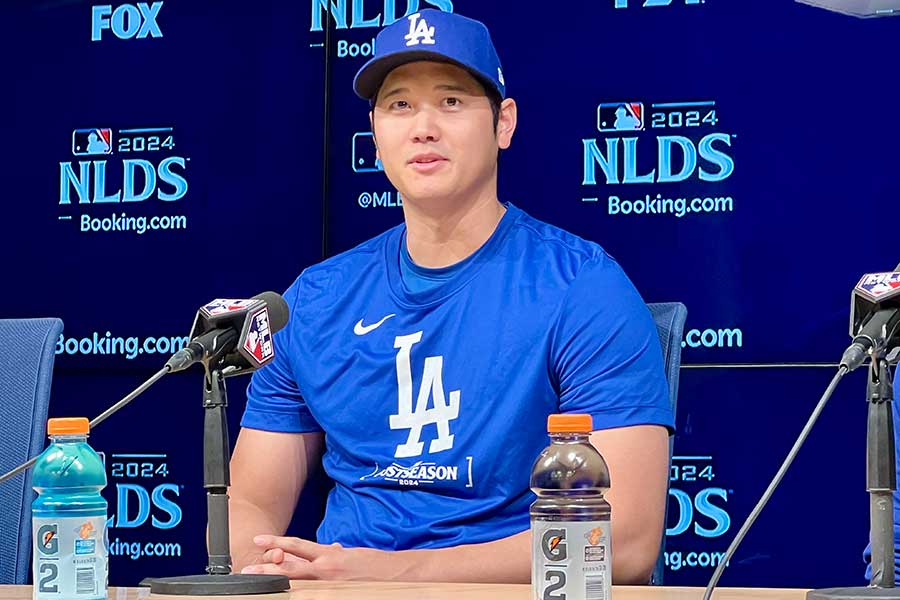 取材に対応したドジャース・大谷翔平【写真：小谷真弥】