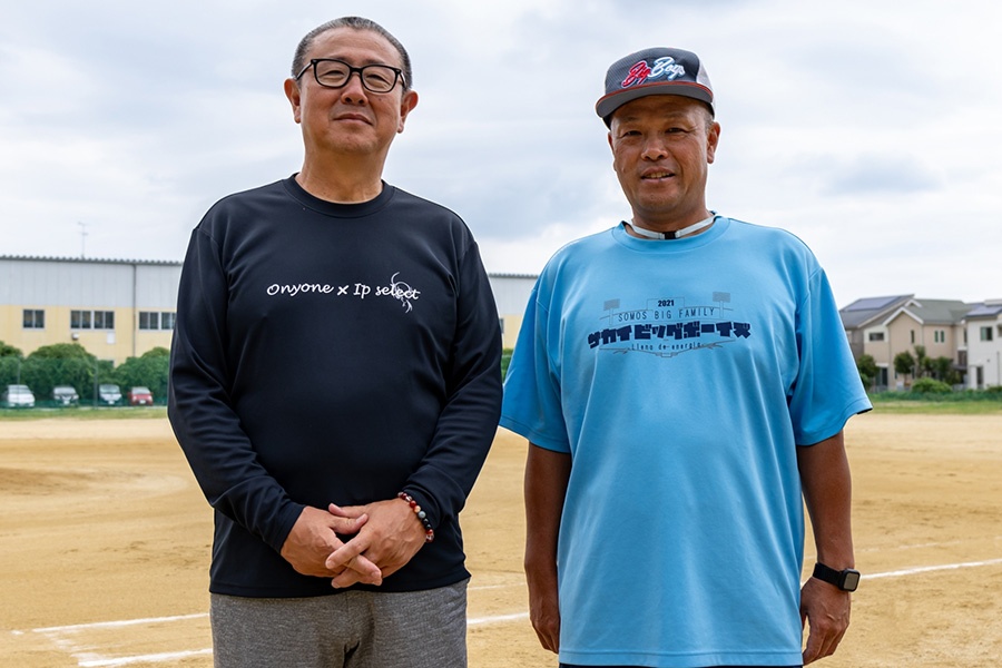 瀬野竜之介GM（左）と高曽学監督【写真：伊藤賢汰】