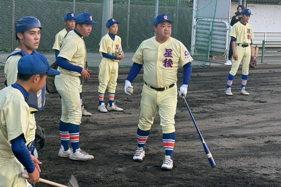 石川・星稜中の五田祐也監督（中央）【写真：編集部】