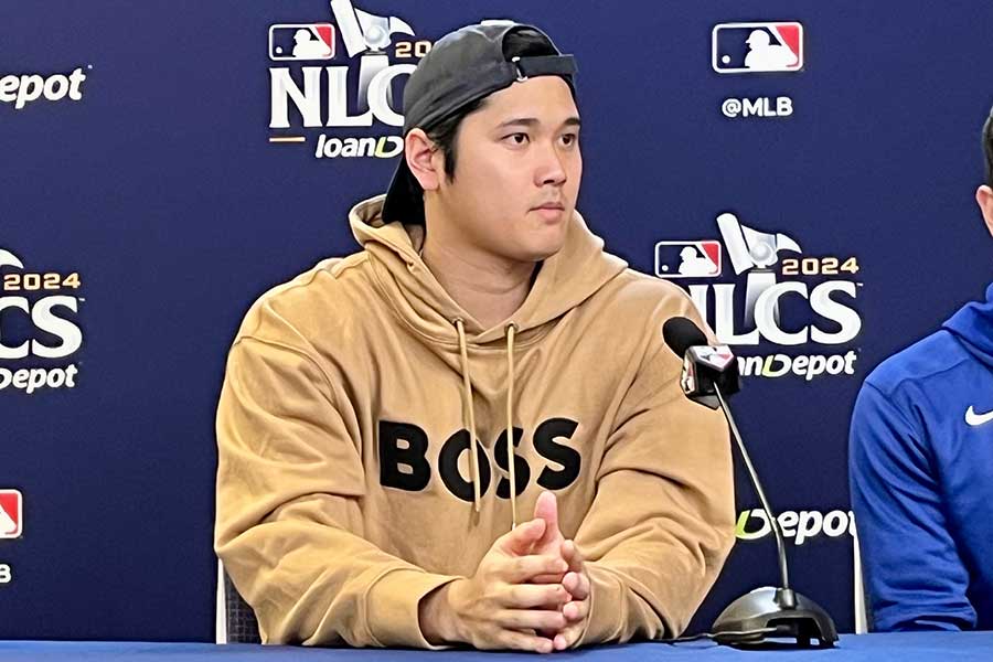 試合後に取材に応じたドジャース・大谷翔平【写真：小谷真弥】