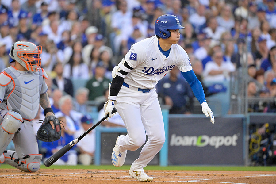 第1打席で安打を放ったドジャース・大谷翔平【写真：ロイター】