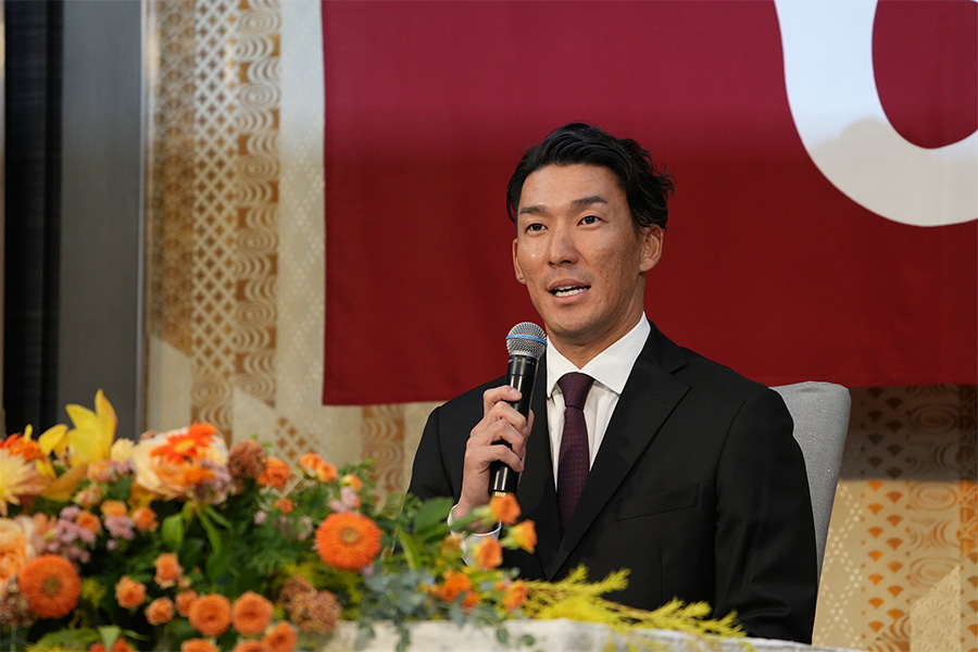 23日の引退会見に出席した巨人・梶谷隆幸【写真：松本洸】