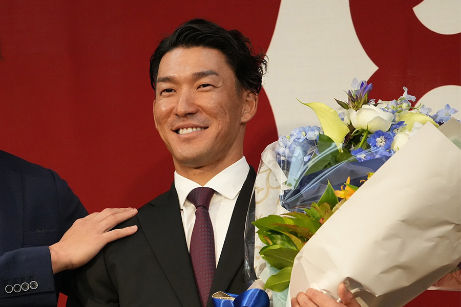 引退会見に出席した巨人・梶谷隆幸【写真：松本洸】