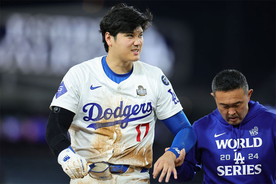 二塁上で苦悶の表情を浮かべるドジャース・大谷翔平【写真：Getty Images】