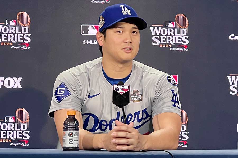 試合後、取材に対応したドジャース・大谷翔平【写真：小谷真弥】