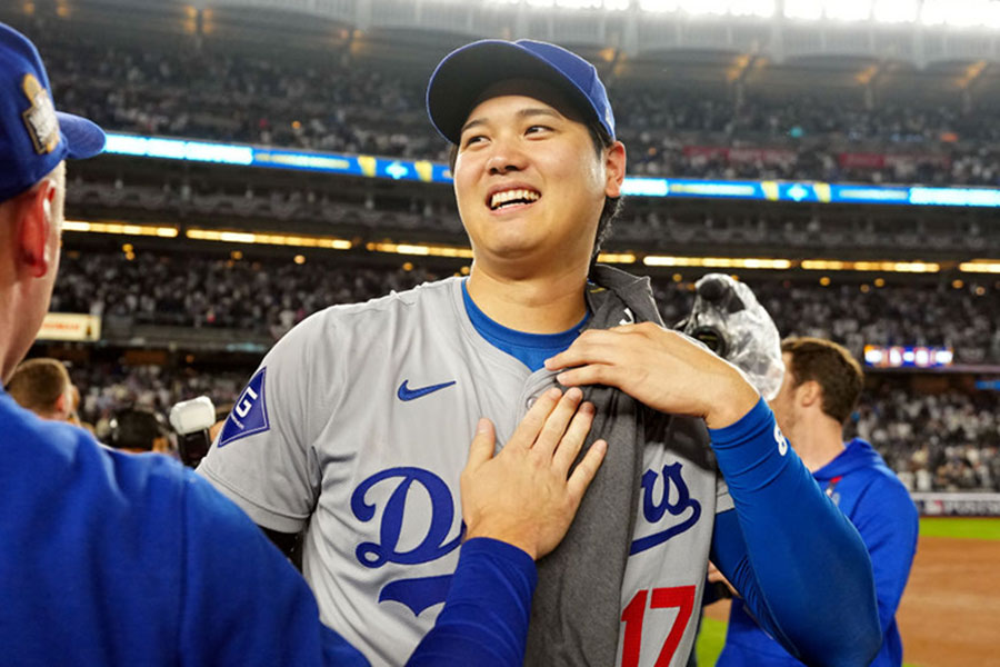 ワールドシリーズ優勝を決め、笑顔を見せるドジャース・大谷翔平【写真：Getty Images】