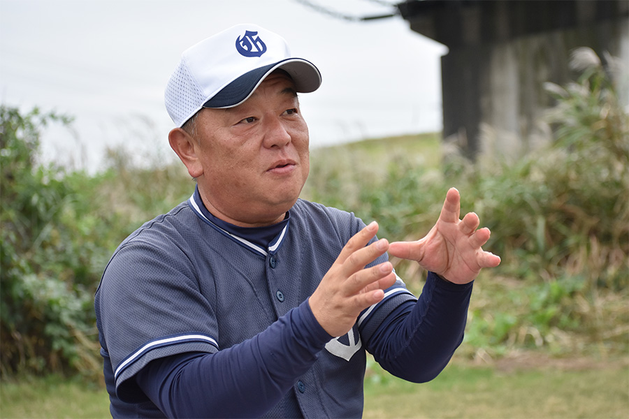 山野ガッツの鍋島匡太郎コーチ【写真：高橋幸司】