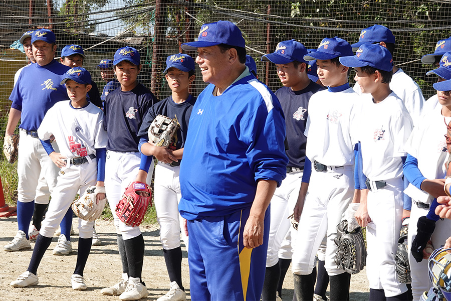 選手に寄り添いながらも「仲良しクラブではダメ」と語る【写真：橋本健吾】