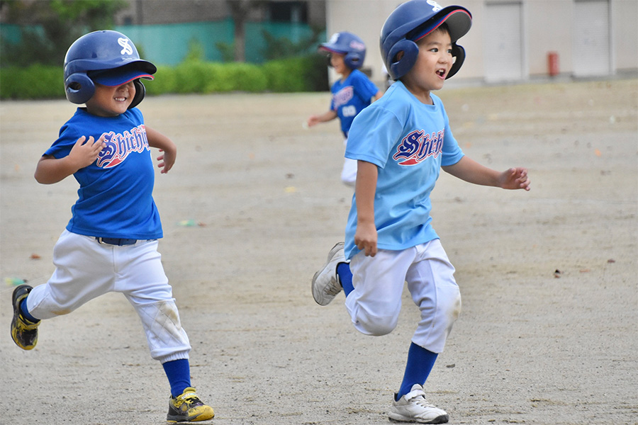 七郷少年野球クラブの低学年年代の練習の様子【写真：川浪康太郎】