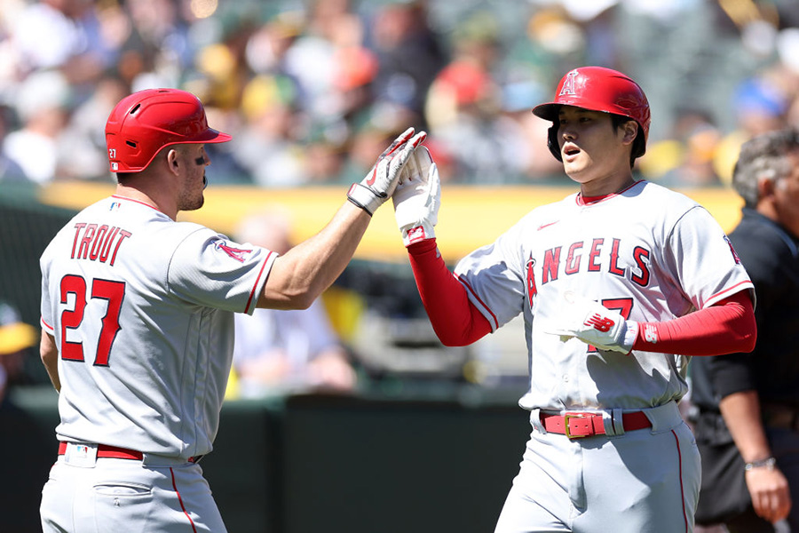 エンゼルスのマイク・トラウト（左）と大谷翔平（写真は2023年）【写真：Getty Images】