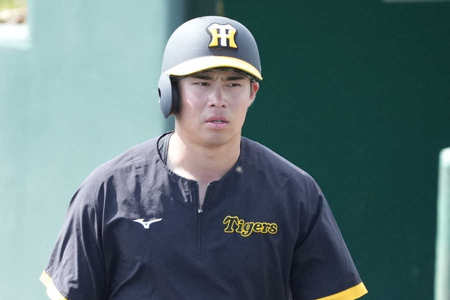 オリックス入りが発表された遠藤成【写真：小林靖】