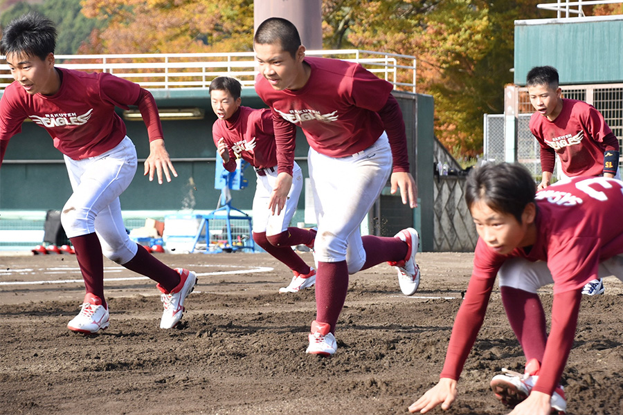 楽天ジュニアの練習の様子【写真：川浪康太郎】