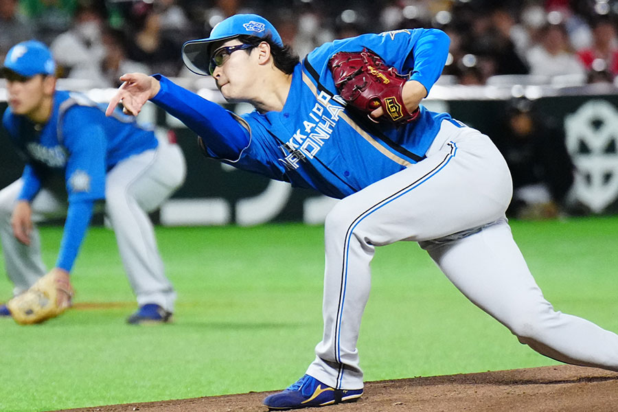 現役ドラフトで広島へ移籍した鈴木健矢【写真：荒川祐史】