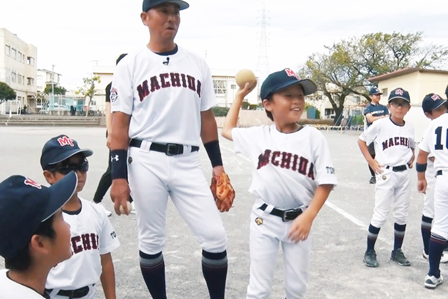 町田玉川学園少年野球クラブが導入する「パラボリックスロー」【写真：編集部】