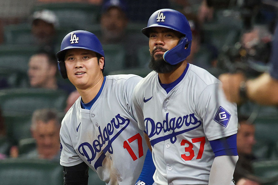 ドジャース・大谷翔平（左）とドジャースからFAになっているテオスカー・ヘルナンデス【写真：ロイター】