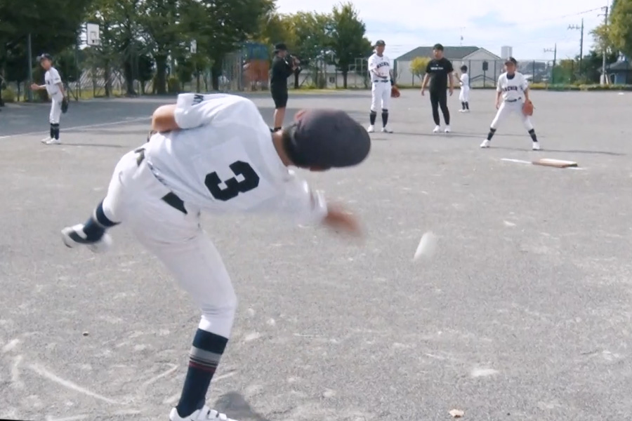 町田玉川学園少年野球クラブの「スナップスロー」の様子【写真：編集部】