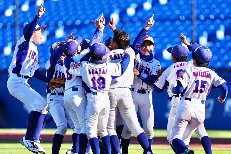 くら寿司トーナメント初優勝を飾った伊勢田ファイターズ【写真：小林靖】