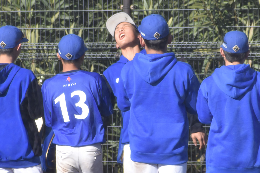 『飾りじゃないのよ涙は』を熱唱する安達【写真：高橋幸司】