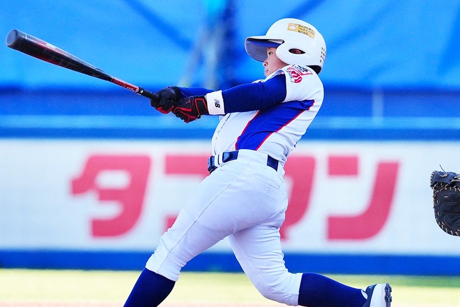 決勝戦で適時打を放つ伊勢田ファイターズの森田颯真【写真：小林靖】