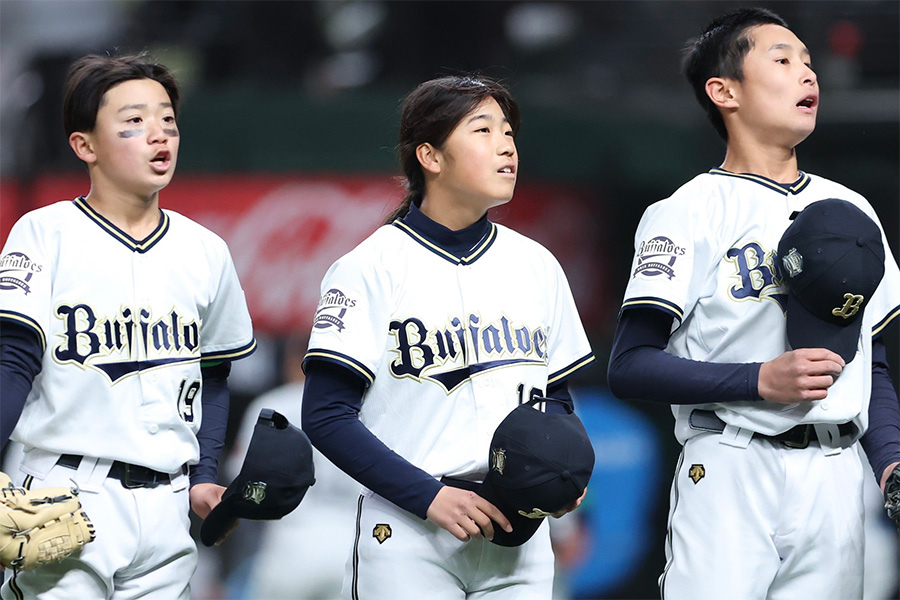 「打撃もすごい選手になりたい」と意気込む【写真：加治屋友輝】