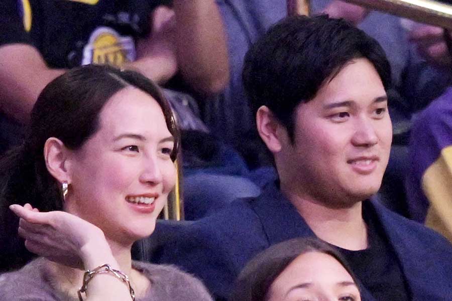 ドジャース・大谷翔平（右）と真美子夫人【写真：ロイター】