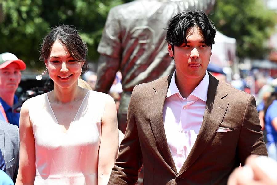 ドジャース・大谷翔平（右）と真美子夫人【写真：Getty Images】