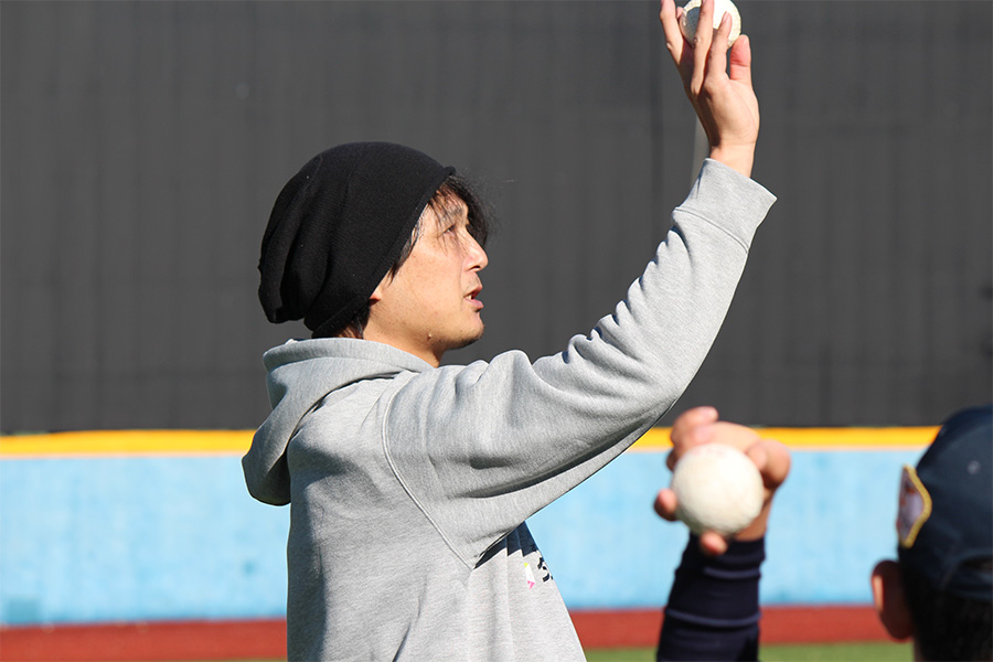 野球教室に参加した中日・涌井秀章【写真：内田勝治】