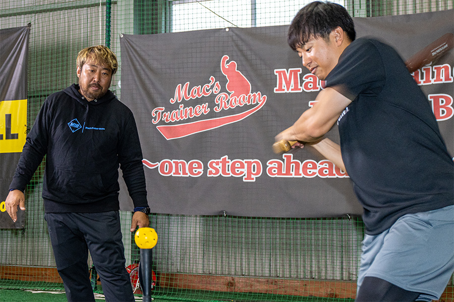 Mac’s Trainer Roomの高島誠氏（左）【写真：伊藤賢汰】