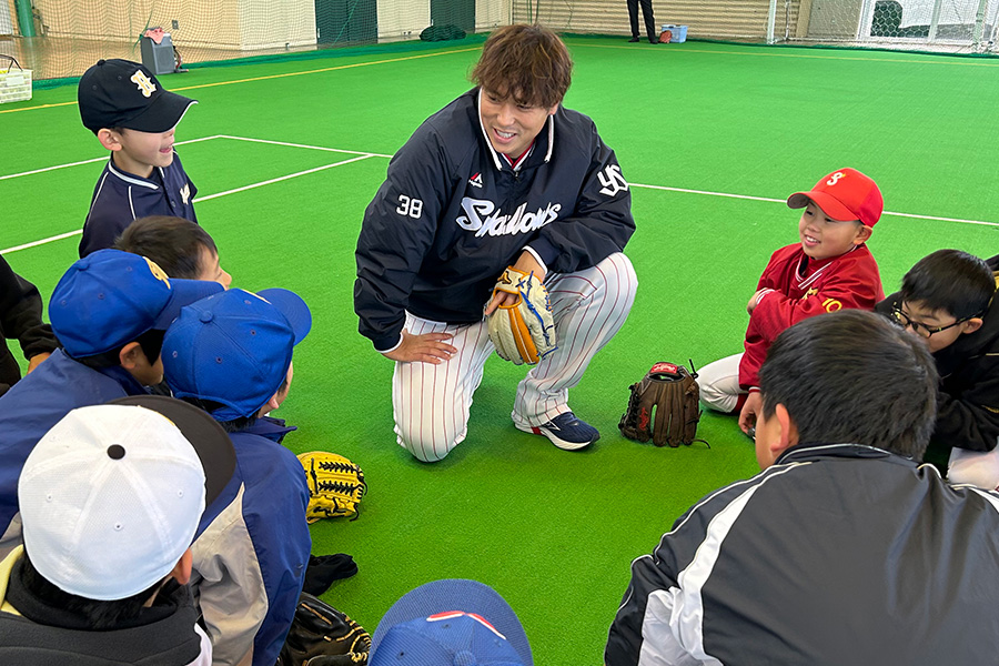 野球教室に参加したヤクルト・北村拓己【写真：間淳】