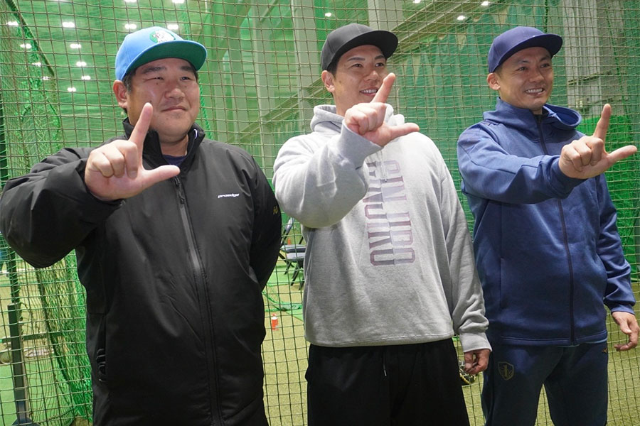 西武・中村剛也、栗山巧、炭谷銀仁朗（左から）【写真：宮脇広久】